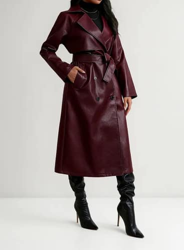 Gabardina bordo de cuero sintético