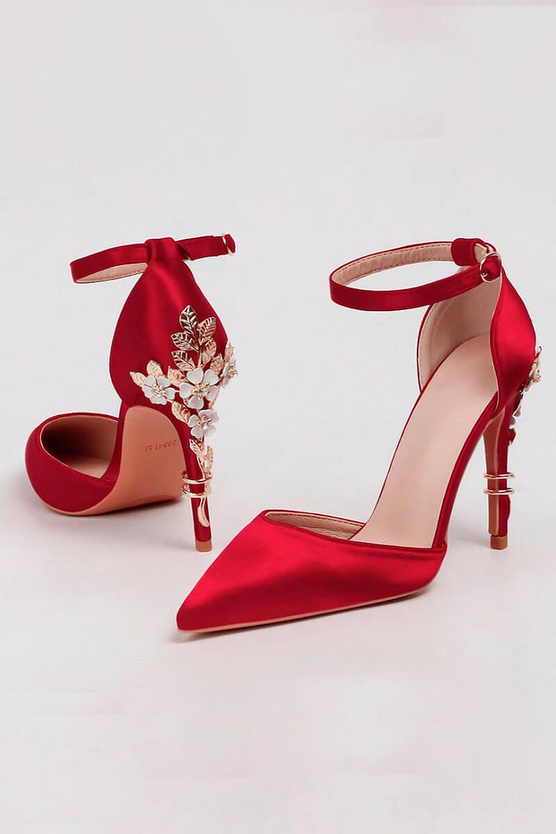 Stielettos sandalias elegantes con decoración de rosas en dorado Talles 35 al 40