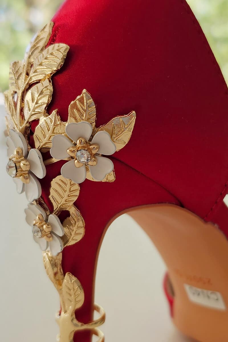 Stielettos sandalias elegantes con decoración de rosas en dorado Talles 35 al 40 - Imagen 6