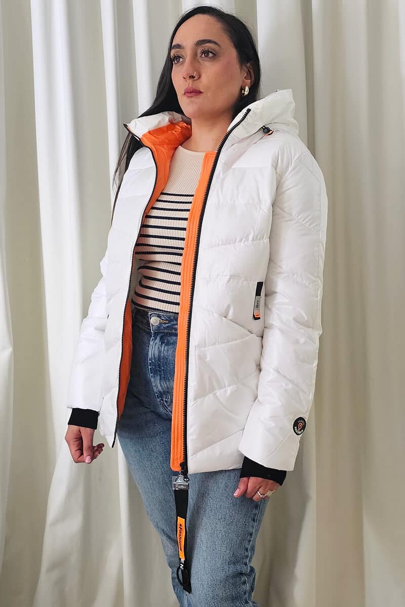 Campera elegante con aislante térmico